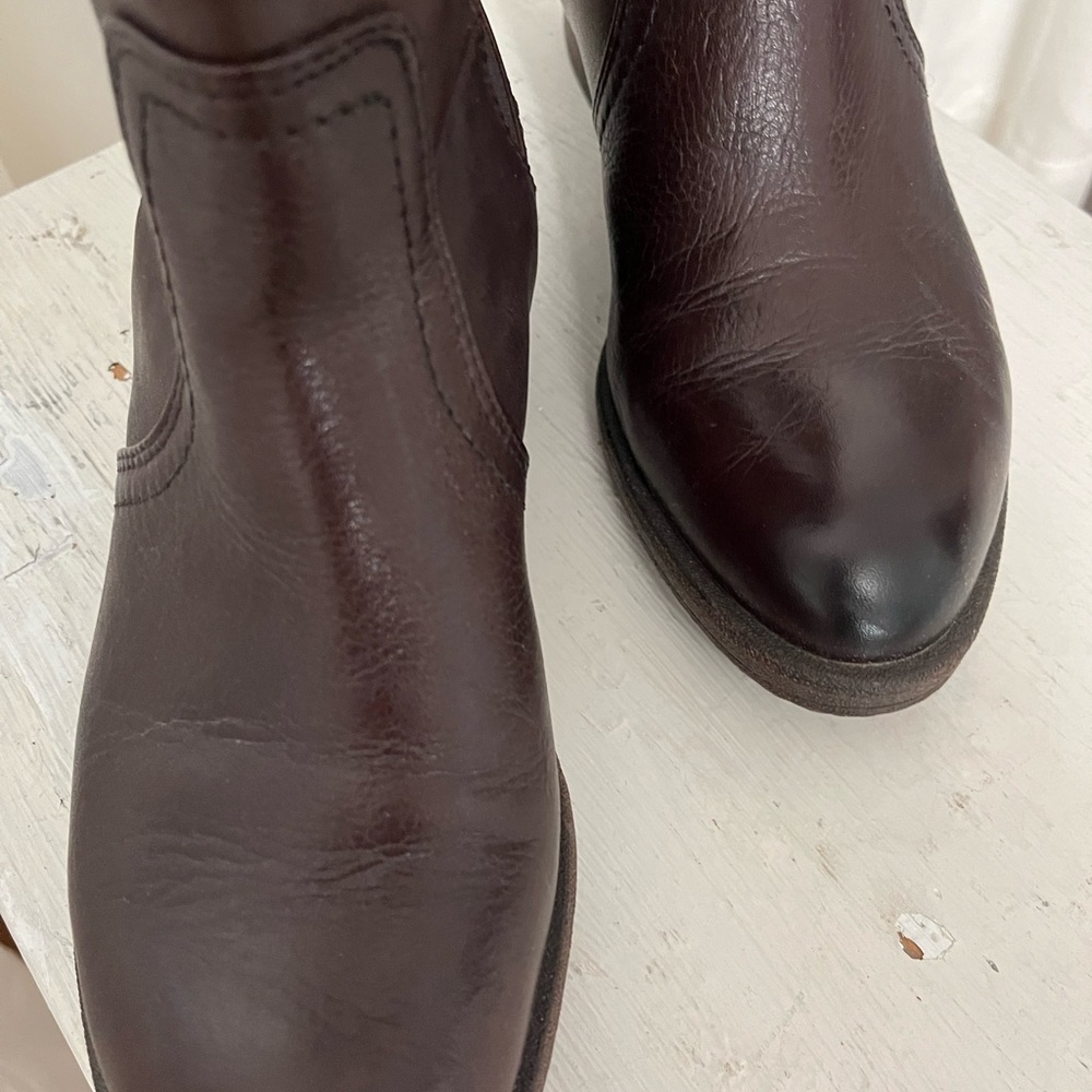 Leather brown boots by Johnston and Murphy. Runs small - Picture 2 of 4